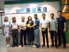 党建帮扶见实效，镇村感恩赠牌匾