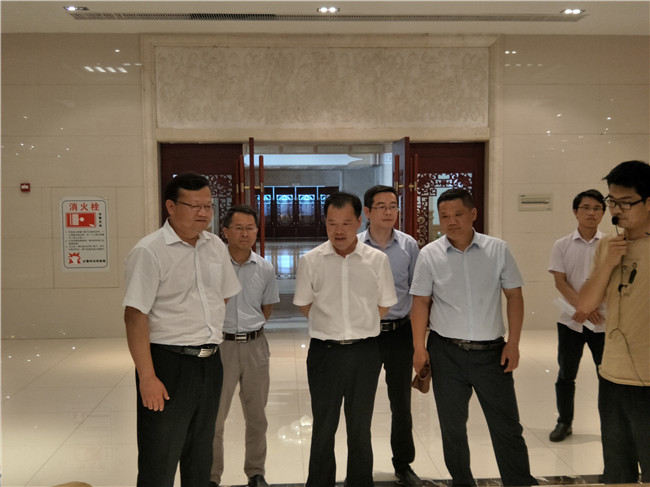 宜春市委常委、副市长李兴辉视察w66利来国际团.jpg